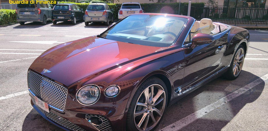 Sequestrata dalla Guardia di Finanza una Bentley importata di contrabbando dall'Andorra