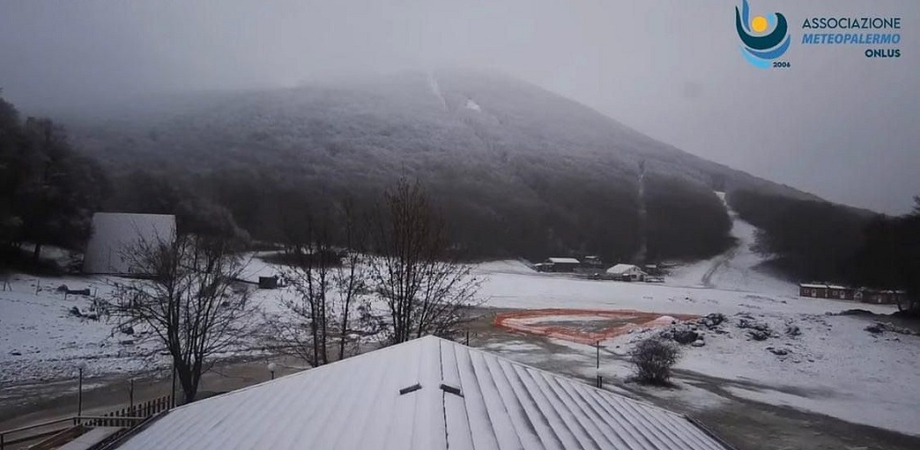 Prima nevicata sulle Madonie: Piano Battaglia si tinge di bianco