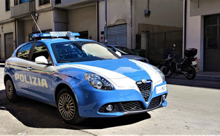 https://www.seguonews.it/caltanissetta-in-auto-con-hashish-marijuana-e-materiale-per-lo-spaccio-19enne-denunciato