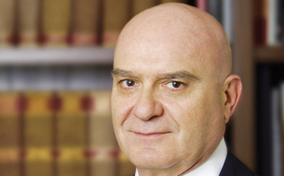 Banca Toniolo San Cataldo, dopo 44 anni di servizio il direttore generale Tommaso Falzone va in pensione